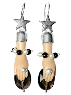 CARMINA CAMPUS - DOLL HAND EARRINGS