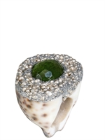 MESI JILLY - COWRIE SHELL W PERIDOT, GREEN BALI RING - SILVER