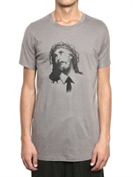 KRIS VAN ASSCHE - T-SHIRT IN JERSEY SCOLLO TONDO STAMPA GESÙ