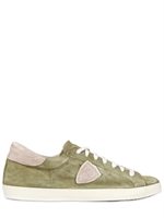PHILIPPE MODEL - SNEAKERS IN CAMOSCIO EFFETTO SPORCO CON STEMMA - VERDE