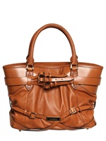 BURBERRY - LYNHER LEATHER BUCKLED TOP HANDLE