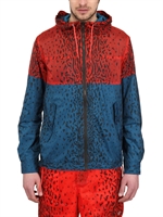 ADIDAS BY OPENING CEREMONY - GIACCA A VENTO CON CAPPUCCIO STAMPA LEOPARD - ROSSO/BLU