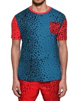 ADIDAS BY OPENING CEREMONY - JERSEY T-SHIRT MIT LEOPARDENDRUCK - ROT/BLAU