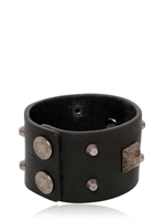 PIERRE BALMAIN - MANSCHETTENARMBAND AUS LEDER MIT NIETEN - SCHWARZ