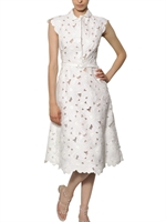 VALENTINO - KLEID AUS BAUMWOLLPIQUÉ MIT GÄNSEBLÜMCHENSTICKEREI - WEIß