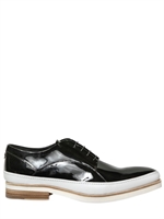JOHN RICHMOND - ZWEIFARBIGE SCHNÜRSCHUHE AUS LACKLEDER - SCHWARZ
