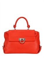SALVATORE FERRAGAMO - KLEINE SOFIA TOP HANDLE AUS GEÄDERTEM LEDER - DUNKELORANGE