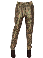 FAITH CONNEXION - GLÄNZENDE HOSE MIT CAMOUFLAGE-JACQUARD - KHAKI